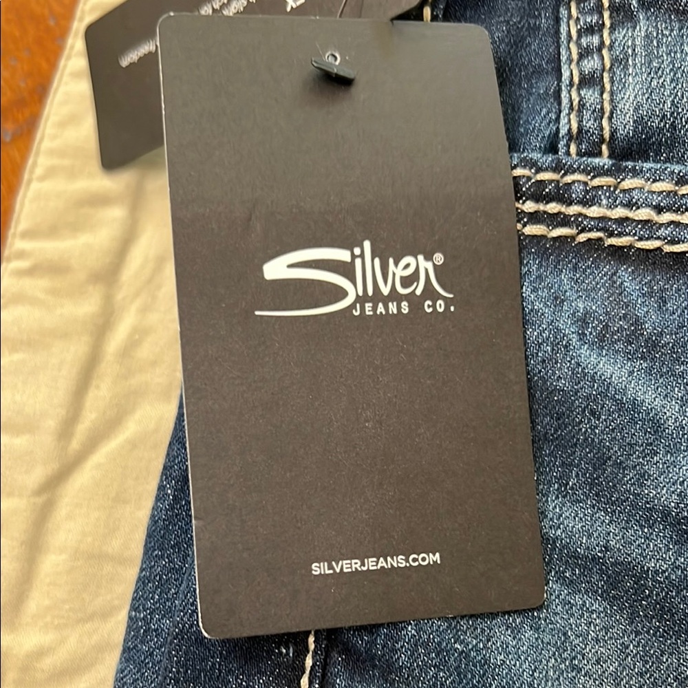 Silver Jeans - Picture 3 of 10